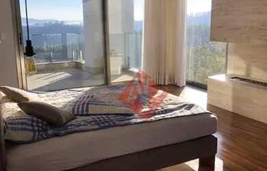 Imagem: A casa em condomínio possui 5 Dormitórios, 5 Banheiros, 5