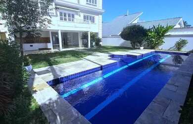 Imagem: A casa em condomínio possui 4 Dormitórios, 5 Banheiros, 5