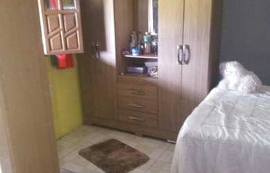 Imagem: A casa possui 2 Dormitórios, 1 Banheiro, 1 Vaga na garagem