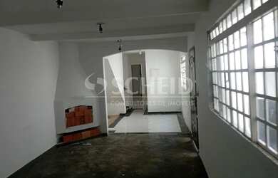 Imagem: O depósito possui 2 Vagas na garagem, 117m² de Área e está