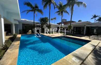 Imagem: A casa possui 5 Dormitórios, 5 Banheiros, 5 Vagas na garagem