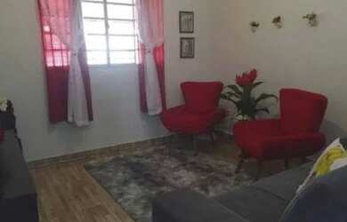 Imagem: A casa possui 3 Dormitórios, 2 Banheiros, 1 Vaga na garagem