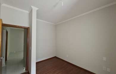 Imagem: A casa em condomínio possui 3 Dormitórios, 4 Banheiros e 160m²