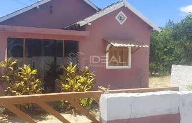 Imagem: A casa possui 2 Dormitórios, 1 Banheiro, 2 Vagas na garagem