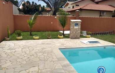 Imagem: A casa em condomínio possui 5 Dormitórios, 5 Banheiros, 2