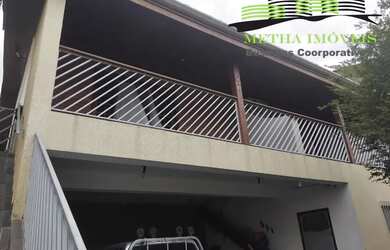 Imagem: A casa possui 3 Dormitórios, 4 Banheiros, 3 Vagas na garagem