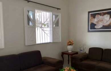 Imagem: A casa possui 3 Dormitórios, 2 Banheiros, 3 Vagas na garagem