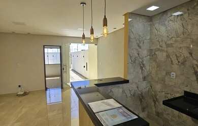 Imagem: A casa possui 2 Dormitórios e está localizado em Alphaville