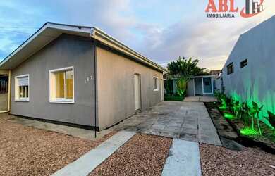 Imagem: A casa possui 2 Dormitórios, 2 Banheiros, 4 Vagas na garagem