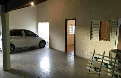 Imagem: A casa possui 2 Dormitórios, 1 Banheiro e está localizado