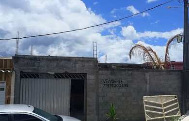 Imagem: A casa possui 2 Dormitórios, 1 Banheiro, 1 Vaga na garagem