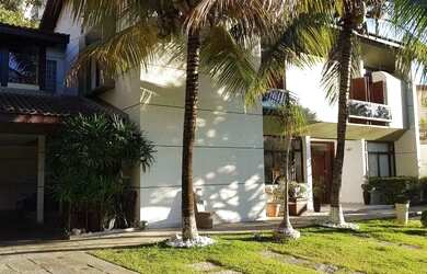 Imagem: A casa em condomínio possui 4 Dormitórios, 3 Banheiros, 5