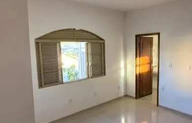 Imagem 3: Casa com 4 Quarto s e 2 banheiro s para Alugar, 250 m² por R$ 4000 /...