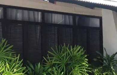 Imagem: A casa possui 3 Dormitórios, 3 Banheiros, 4 Vagas na garagem