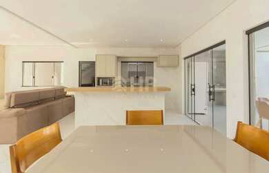 Imagem 10: Sobrado com 04 suítes e 03 vagas de garagem Bom Retiro Matinhos