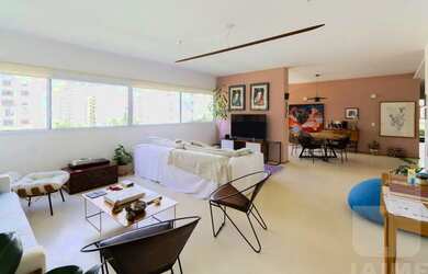 Imagem: O apartamento possui 3 Dormitórios, 1 Banheiro, 1 Vaga na garagem