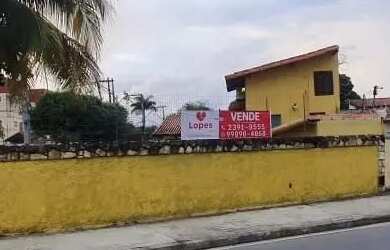 Imagem: A casa possui 3 Dormitórios, 4 Banheiros, 4 Vagas na garagem