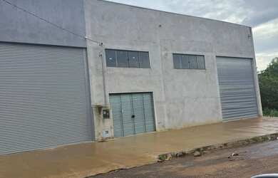 Imagem: O depósito possui 5 Vagas na garagem e 640000m² de Área e