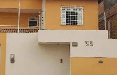 Imagem: A casa possui 4 Dormitórios, 5 Banheiros, 3 Vagas na garagem