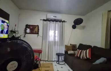 Imagem: A casa possui 2 Dormitórios, 1 Banheiro e está localizado