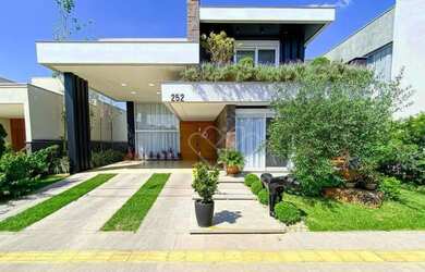 Imagem: A casa em condomínio possui 3 Dormitórios, 2 Banheiros, 247m²