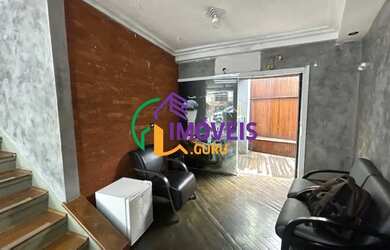 Imagem: O depósito possui 3 Vagas na garagem, 120m² de Área e está