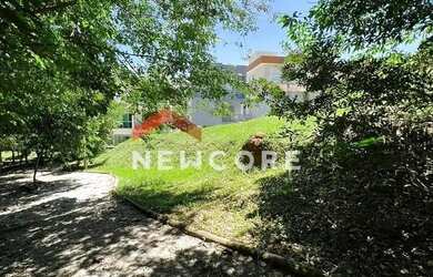 Imagem: O terreno possui 596m² de Área e está localizado em Suru