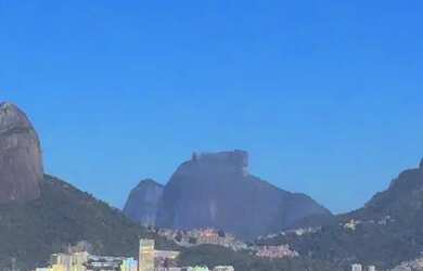 Imagem: O apartamento possui 4 Dormitórios, 2 Banheiros, 4 Vagas na