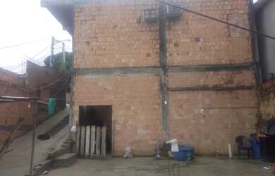 Imagem: A casa possui 2 Dormitórios, 1 Banheiro, 3 Vagas na garagem