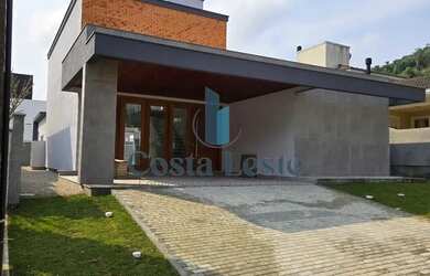 Imagem: A casa em condomínio possui 3 Dormitórios, 4 Banheiros, 2