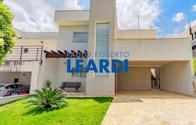 Imagem: A casa em condomínio possui 3 Dormitórios, 3 Banheiros, 2