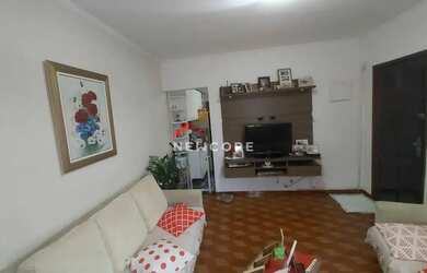 Imagem: A casa possui 2 Dormitórios, 1 Banheiro, 2 Vagas na garagem