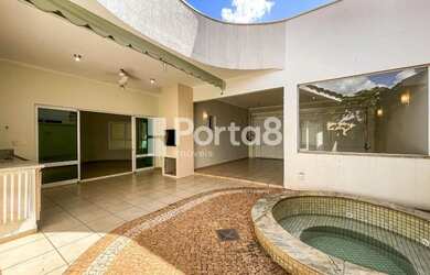 Imagem: A casa em condomínio possui 3 Dormitórios, 2 Banheiros, 4