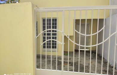 Imagem: A casa possui 2 Dormitórios, 1 Banheiro, 1 Vaga na garagem