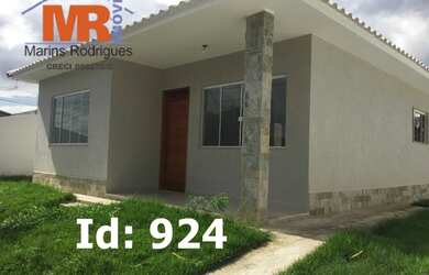 Imagem: A casa possui 3 Dormitórios, 2 Banheiros, 2 Vagas na garagem