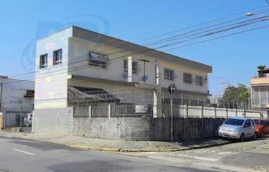 Imagem: O depósito possui 5 Vagas na garagem, 474m² de Área e está