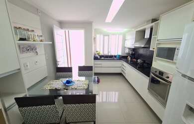 Imagem 3: Casa Sobrado no Anexo para venda possui 201 metros quadrados 4 quartos...