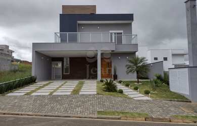 Imagem: A casa possui 3 Dormitórios, 4 Banheiros, 4 Vagas na garagem