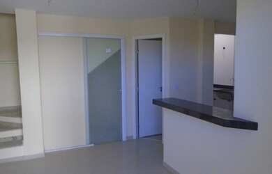 Imagem: A casa possui 2 Dormitórios, 3 Banheiros, 1 Vaga na garagem