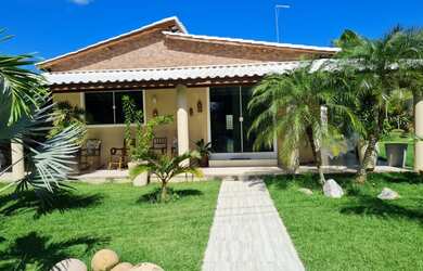 Imagem: A casa em condomínio possui 4 Dormitórios, 5 Banheiros, 4