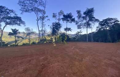 Imagem: O terreno e está localizado em Pedro do Rio, Petrópolis à