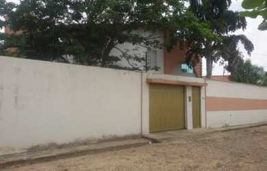 Imagem: A casa possui 5 Dormitórios, 1 Banheiro, 5 Vagas na garagem