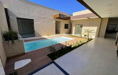 Imagem: A casa possui 3 Dormitórios, 4 Banheiros e 450m² de Área