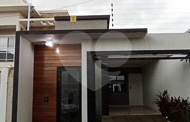 Imagem: A casa possui 3 Dormitórios, 2 Banheiros, 2 Vagas na garagem