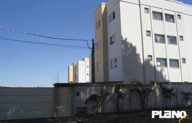 Imagem: O apartamento possui 2 Dormitórios, 1 Banheiro, 2 Vagas na