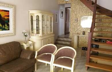 Imagem: A casa possui 4 Dormitórios, 3 Banheiros, 2 Vagas na garagem