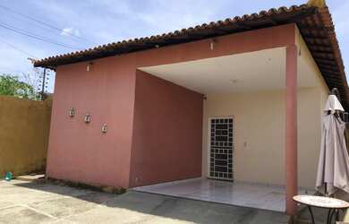 Imagem: A casa possui 3 Dormitórios, 4 Banheiros, 3 Vagas na garagem