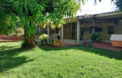 Imagem: A casa possui 3 Dormitórios, 1 Banheiro, 5 Vagas na garagem