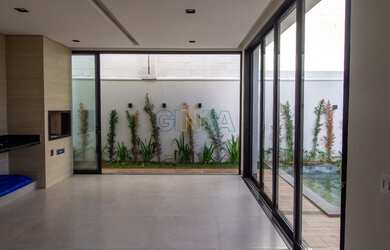 Imagem: A casa em condomínio possui 3 Dormitórios, 5 Banheiros, 2