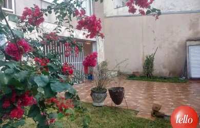 Imagem: A casa possui 3 Dormitórios, 2 Banheiros, 4 Vagas na garagem